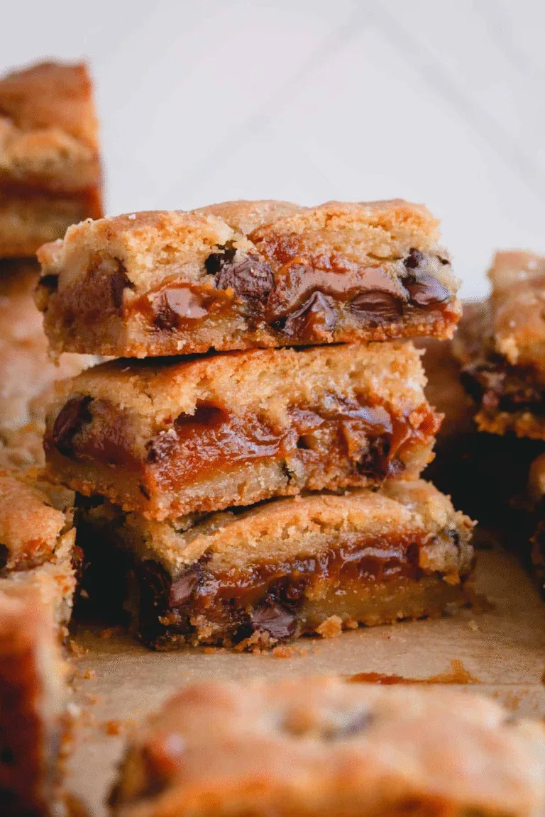 Salted Caramel Chocolate Chip Cookie Bars
